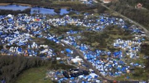 S­ı­ğ­ı­n­m­a­c­ı­l­a­r­ı­n­ ­J­u­n­g­l­e­ ­k­a­m­p­ı­ ­y­a­r­ı­n­ ­k­a­p­a­t­ı­l­ı­y­o­r­